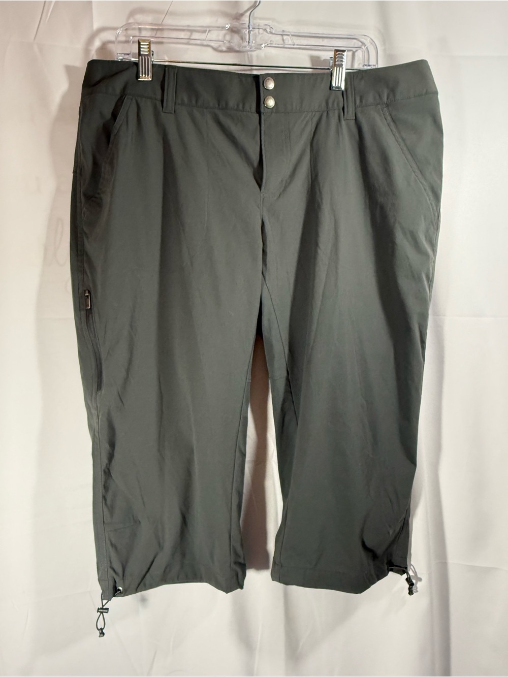 Columbia Omni-Shield Lightweight Gray Capris Size 16
